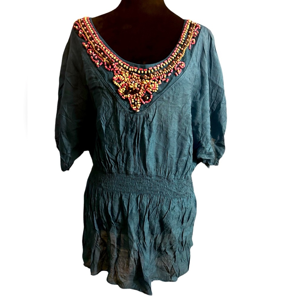 Chi Chi London beaded tunic length shirt with elastic waist. Size 1X